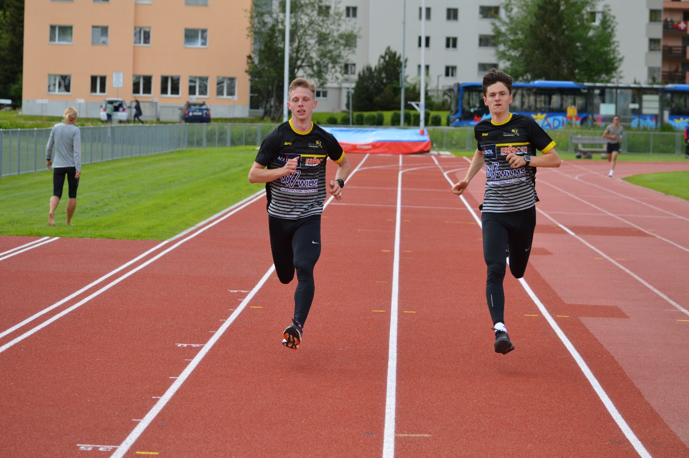 Afbeelding met sport, atletiek, buitenshuis, persoon

Automatisch gegenereerde beschrijving