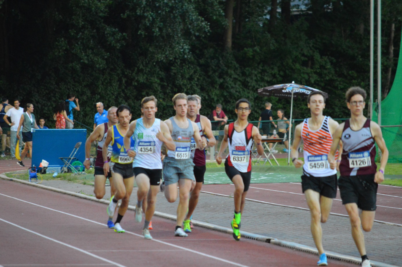 Afbeelding met sport, persoon, atletiek, buitenshuis

Automatisch gegenereerde beschrijving