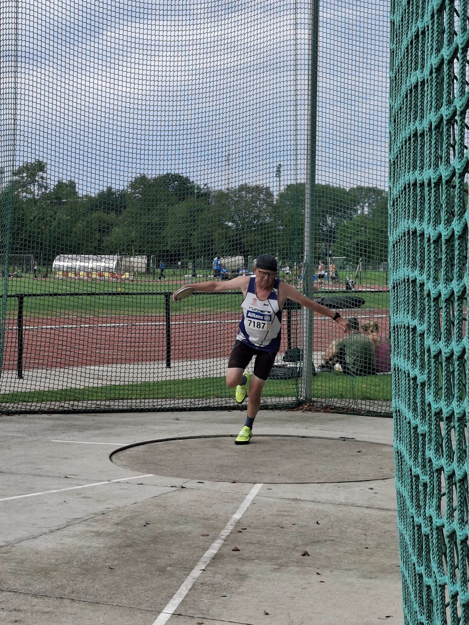 Kan een afbeelding zijn van 1 persoon en atletiek