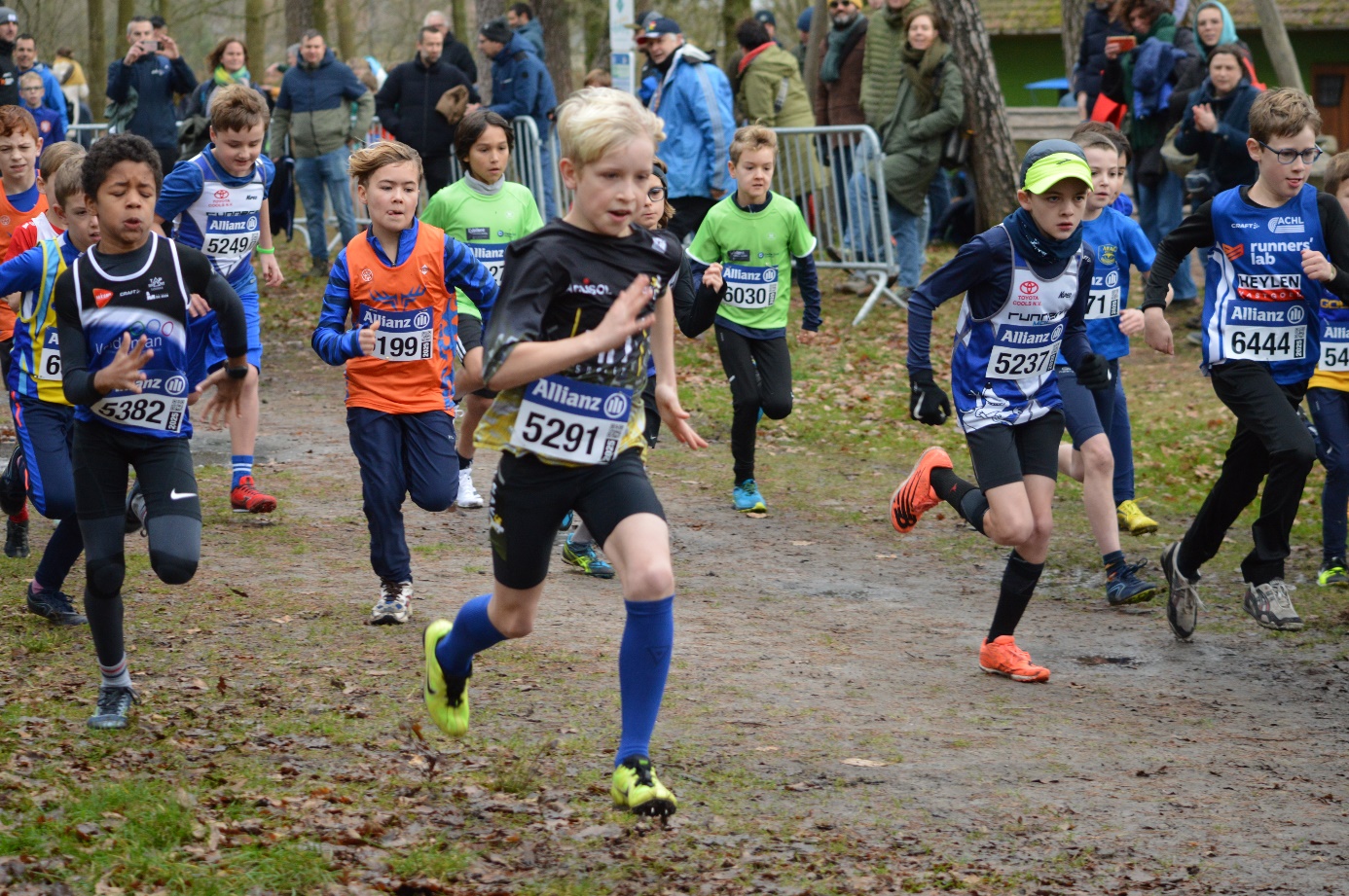 Afbeelding met buitenshuis, persoon, sport, grond

Automatisch gegenereerde beschrijving