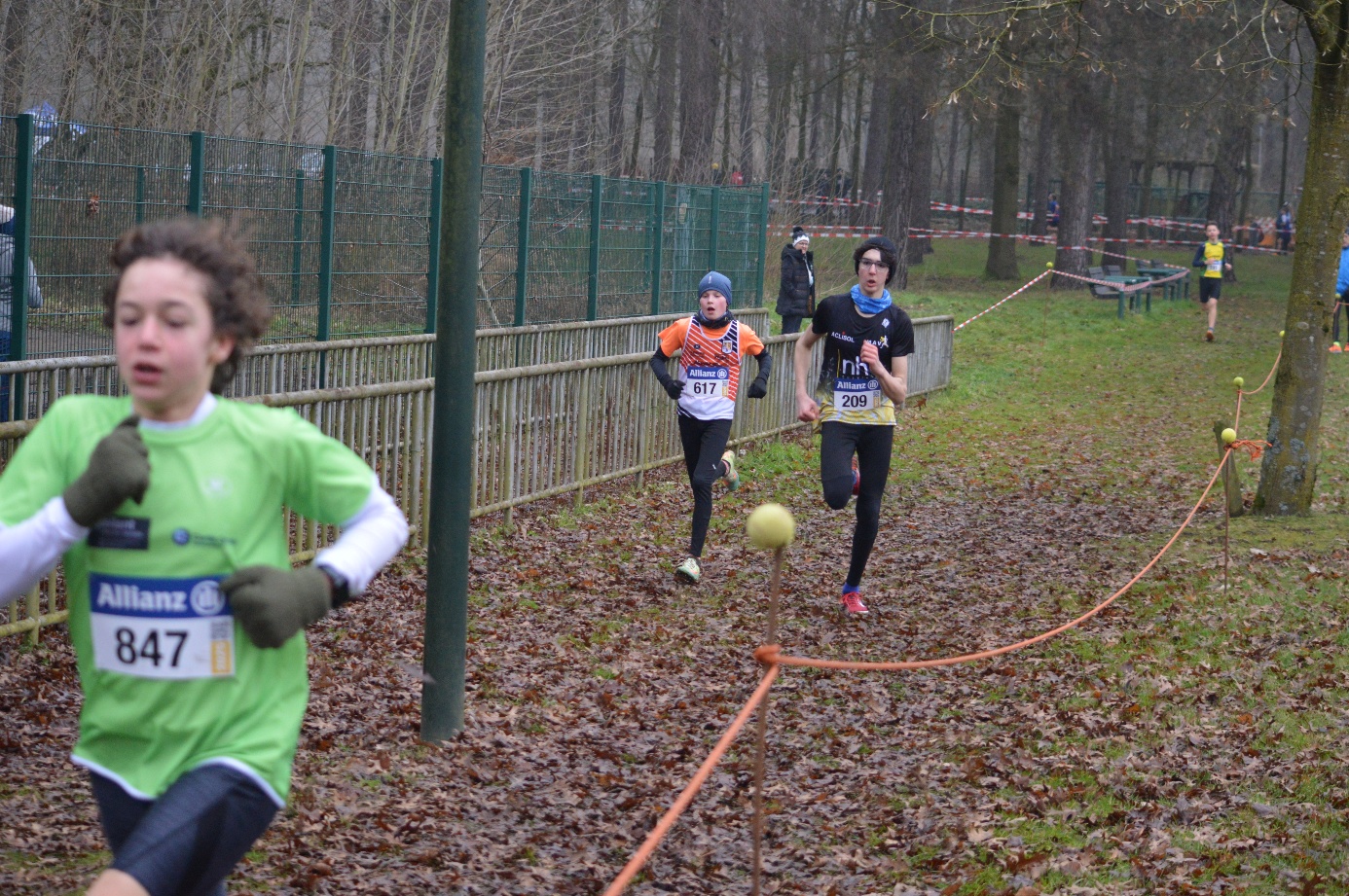 Afbeelding met buitenshuis, boom, persoon, sport

Automatisch gegenereerde beschrijving