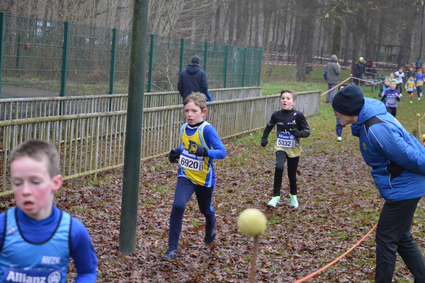 Afbeelding met buitenshuis, persoon, boom, sport

Automatisch gegenereerde beschrijving