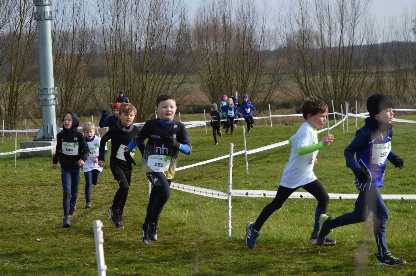 Afbeelding met buitenshuis, gras, sport, persoon

Door AI gegenereerde inhoud is mogelijk onjuist.