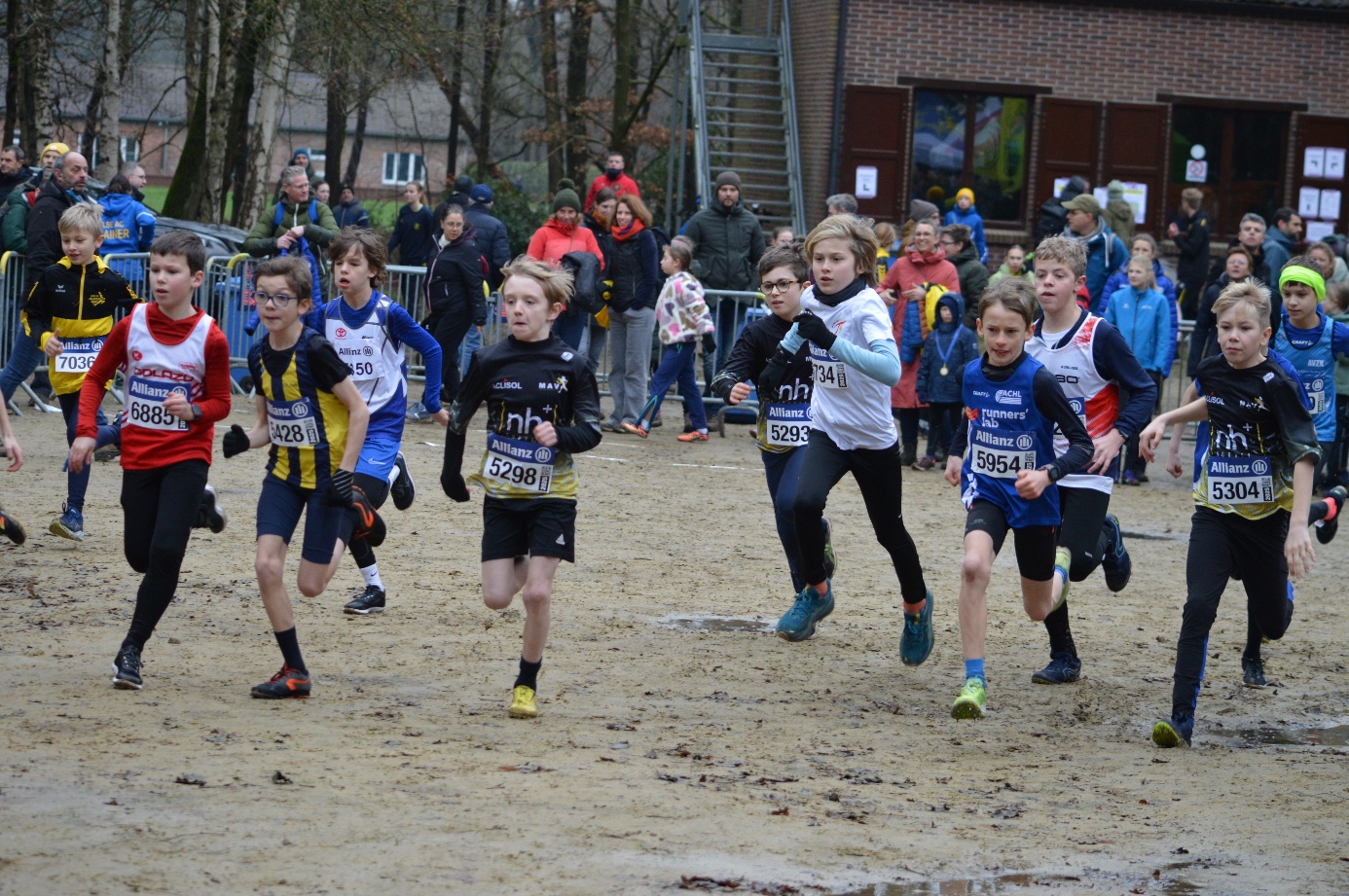 Afbeelding met buitenshuis, persoon, grond, sport

Automatisch gegenereerde beschrijving