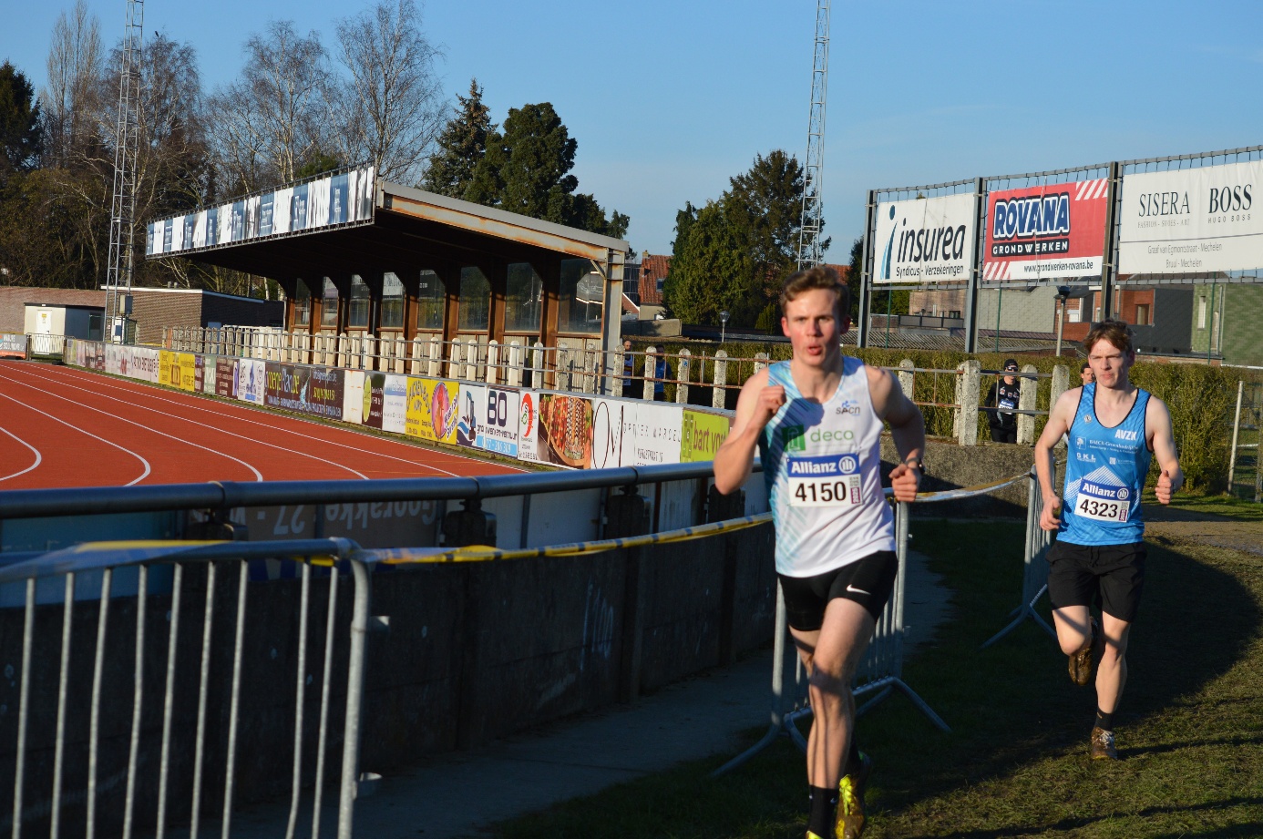 Afbeelding met buitenshuis, sport, persoon, atletiek

Door AI gegenereerde inhoud is mogelijk onjuist.