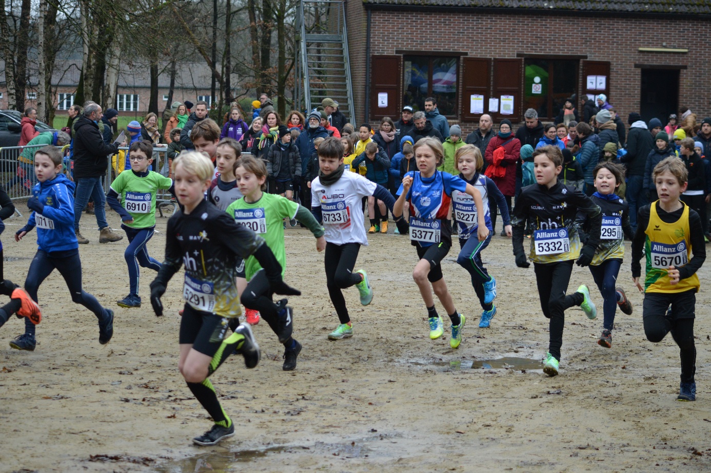 Afbeelding met grond, buitenshuis, persoon, sport

Automatisch gegenereerde beschrijving