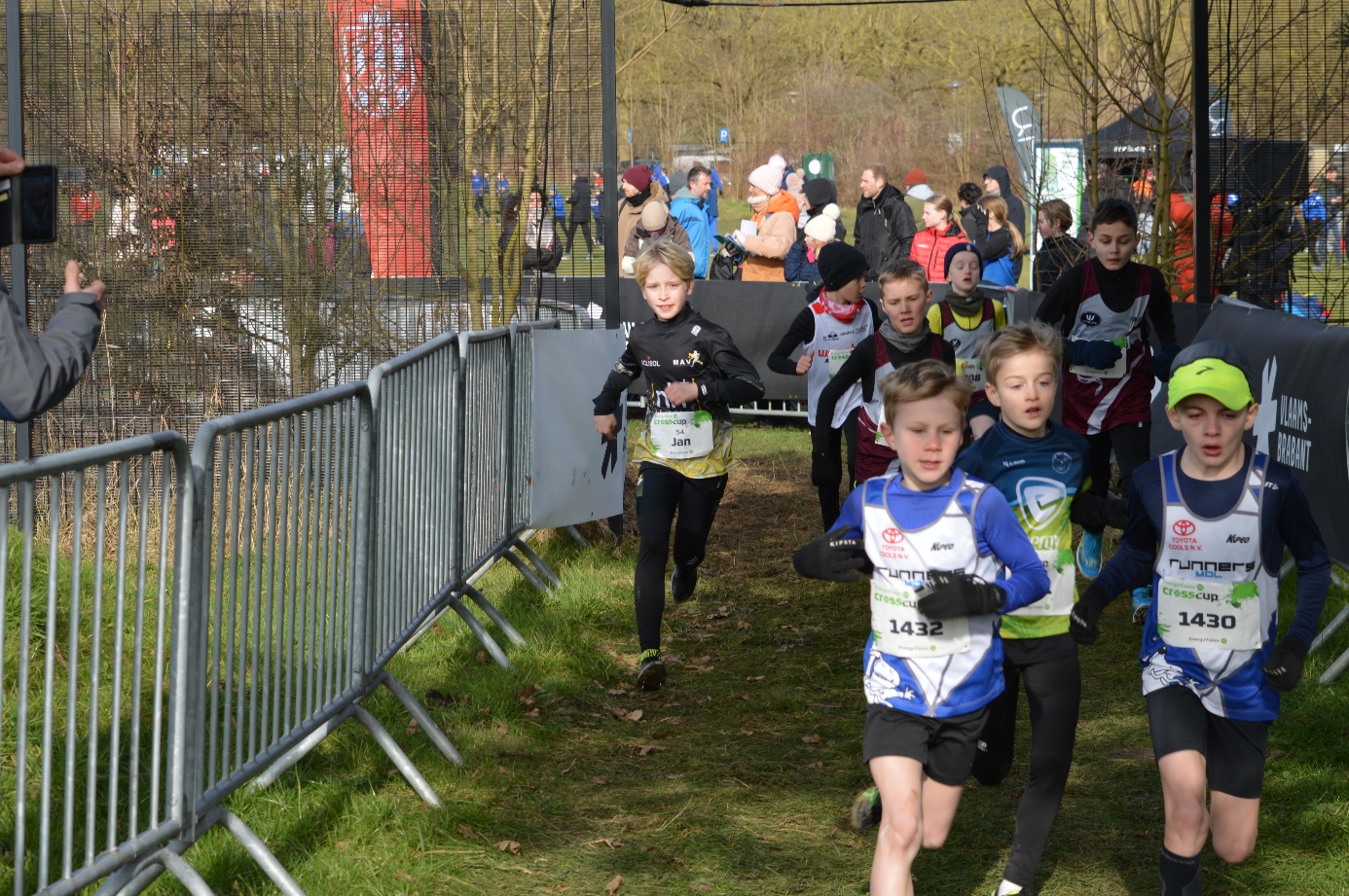 Afbeelding met persoon, buitenshuis, gras, hek

Door AI gegenereerde inhoud is mogelijk onjuist.