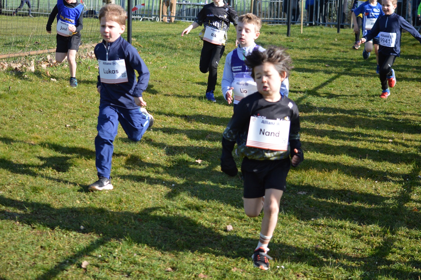 Afbeelding met buitenshuis, gras, persoon, sport

Door AI gegenereerde inhoud is mogelijk onjuist.