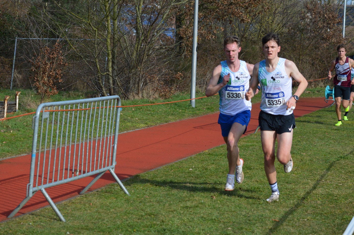 Afbeelding met sport, persoon, buitenshuis, gras

Door AI gegenereerde inhoud is mogelijk onjuist.